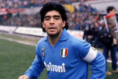 Maradona yang Gak Cuma Keren Di Atas Lapangan thumbnail